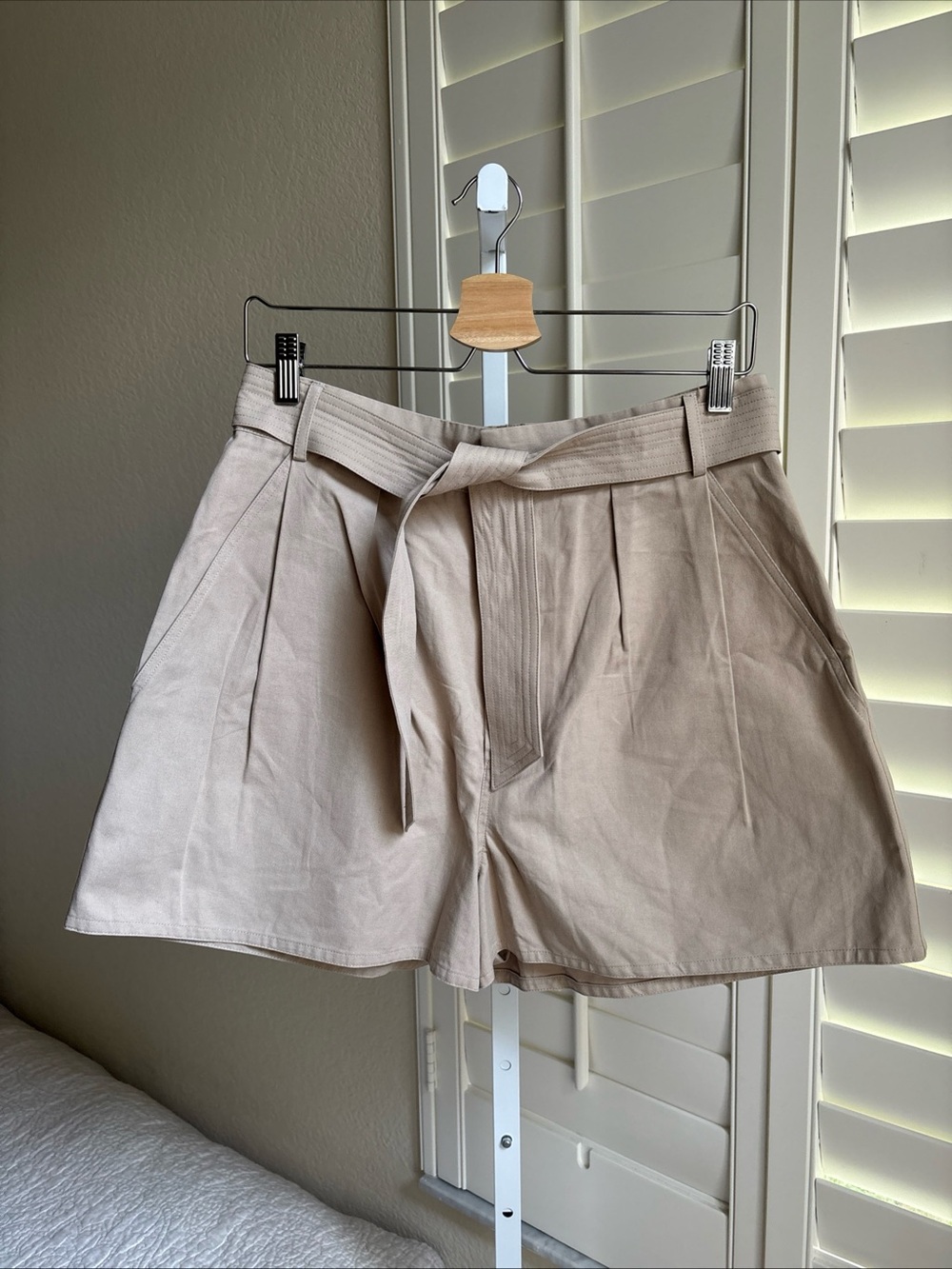 NWT Hunter Bell Tyler Shorts High Waisted Khaki Tan Size 8